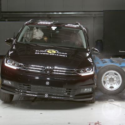 VW Touran - Side Mobile Barrier test 2022