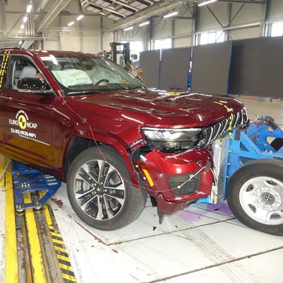 Jeep Grand Cherokee - Mobile Progressive Deformable Barrier test 2022 - after crash