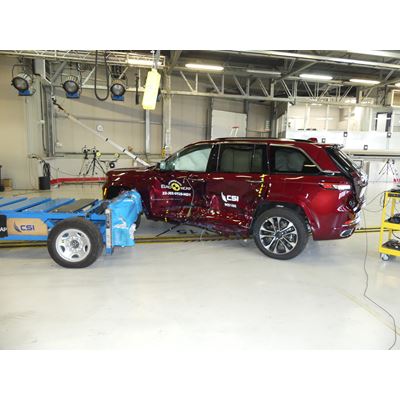 Jeep Grand Cherokee - Side Mobile Barrier test 2022 - after crash