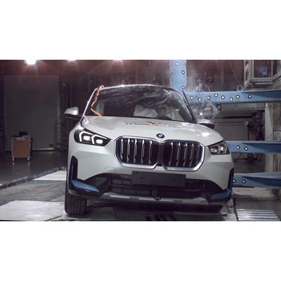 BMW iX1 - Side Pole test 2022