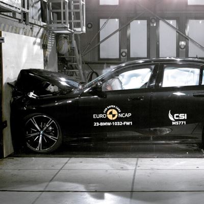 BMW 5 Series - Full Width Rigid Barrier test 2023