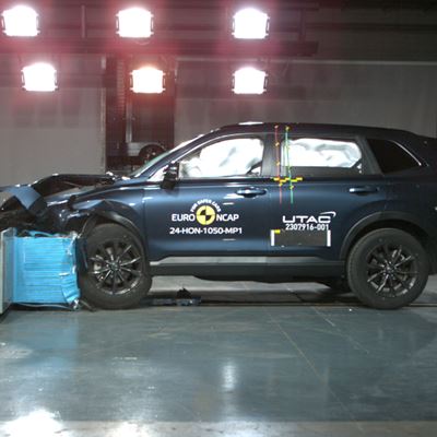 Honda CR V Mobile Progressive Deformable Barrier test 2024