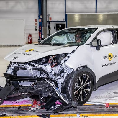 Toyota C HR Mobile Progressive Deformable Barrier test 2024 after crash