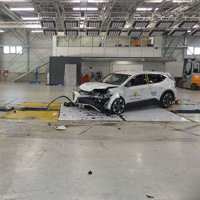 Renault Scenic E-Tech - Mobile Progressive Deformable Barrier test 2022 - after crash