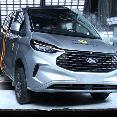 Ford Tourneo Custom - Side Pole test 2024