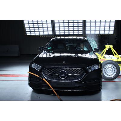 Mercedes-Benz E-Class - Side Mobile Barrier test 2024