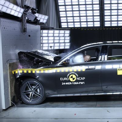 Mercedes-Benz E-Class - Full Width Rigid Barrier test 2024