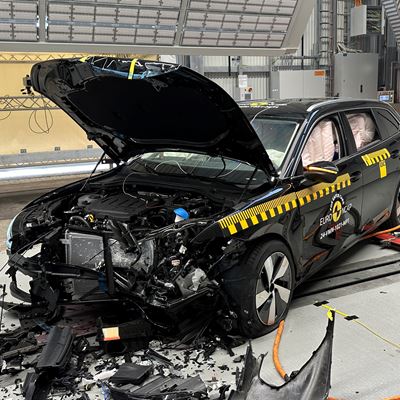 VW Passat - Mobile Progressive Deformable Barrier test 2024 - after crash