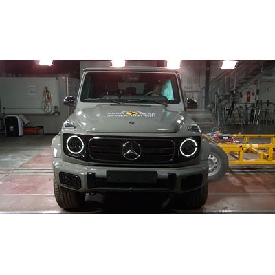 Mercedes-Benz G-Class EQ - Side crash test 2019