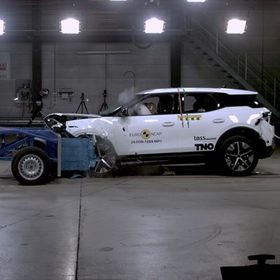 Ford Explorer - Mobile Progressive Deformable Barrier test 2024