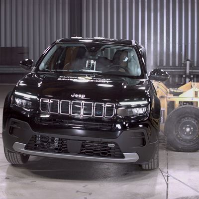 Jeep Avenger - Side Mobile Barrier test 2024