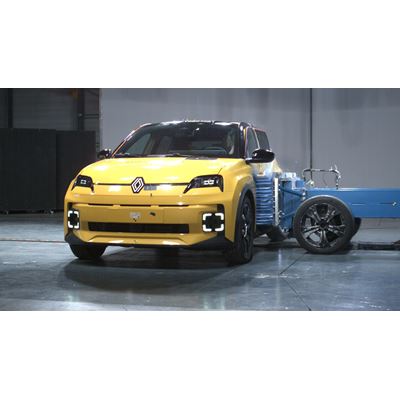 Renault 5 Side Mobile Barrier test 2024