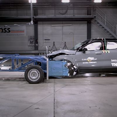 Volvo EX30 Mobile Progressive Deformable Barrier test 2024