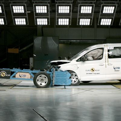 VW Caddy PHEV Mobile Progressive Deformable Barrier test 2021