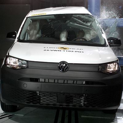 VW Caddy PHEV Side Pole test 2021