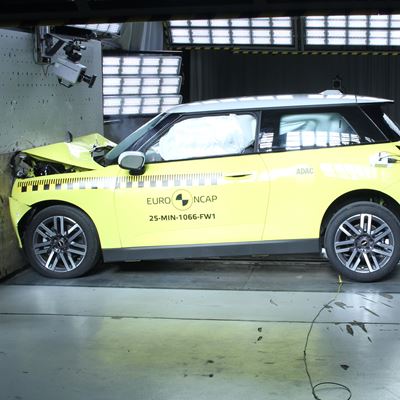 MINI Cooper E Full Width Rigid Barrier test 2025