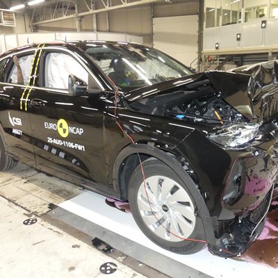 Audi Q5 Full Width Rigid Barrier test 2025 after crash