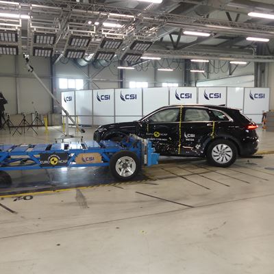 Audi Q5 Side Mobile Barrier test 2025 after crash