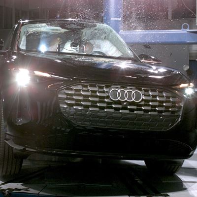 Audi Q5 Side Pole test 2025