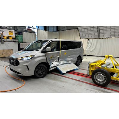 Ford Tourneo Custom Side Mobile Barrier test 2024 after crash