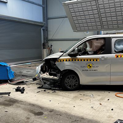 Ford Tourneo Custom Mobile Progressive Deformable Barrier test 2024 after crash