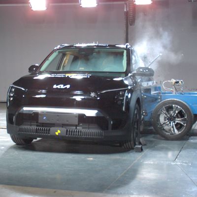 Kia EV3 Side Mobile Barrier test 2025