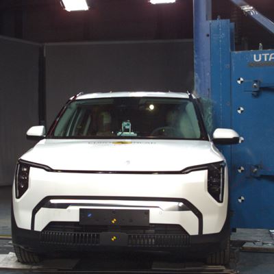 Kia EV3 Side Pole test 2025