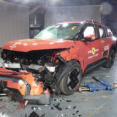 Kia EV3 Mobile Progressive Deformable Barrier test 2025 after crash