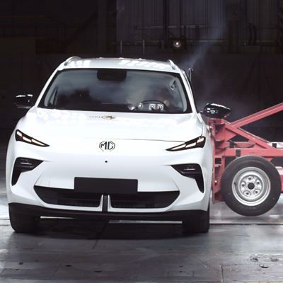 MG MGS5 EV Side Mobile Barrier test 2025