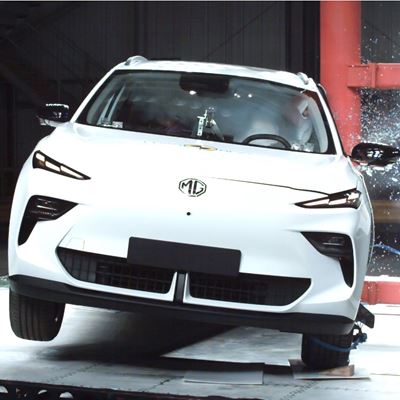 MG MGS5 EV Side Pole test 2025