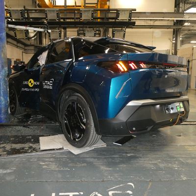 Peugeot 3008 Side Pole test 2025 after crash