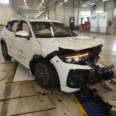 VW Tayron Mobile Progressive Deformable Barrier test 2025 after crash