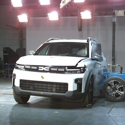 Dacia Bigster Side Mobile Barrier test 2024