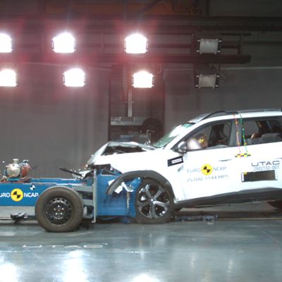 Dacia Bigster Mobile Progressive Deformable Barrier test 2024
