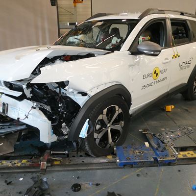 Dacia Bigster Mobile Progressive Deformable Barrier test 2024 after crash
