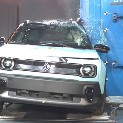 Renault 4 E Tech Electric Side Pole test 2024