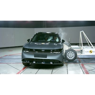 ZEEKR 7X Side Mobile Barrier test 2025