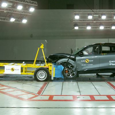 ZEEKR 7X Mobile Progressive Deformable Barrier test 2025