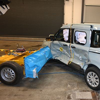 Ford Tourneo Courier 2024 Side Mobile Barrier test 2025 after crash
