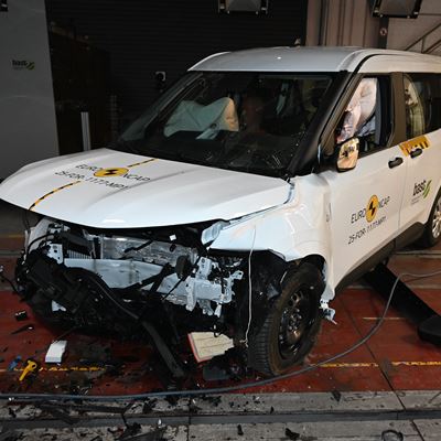 Ford Tourneo Courier Mobile Progressive Deformable Barrier test 2025 after crash