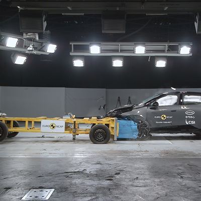 Lynk Co 02 Mobile Progressive Deformable Barrier test 2025