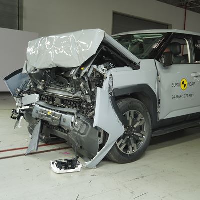 Maxus eTERRON 9 Full Width Rigid Barrier test 2024 after crash
