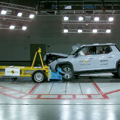Maxus eTERRON 9 Mobile Progressive Deformable Barrier test 2024