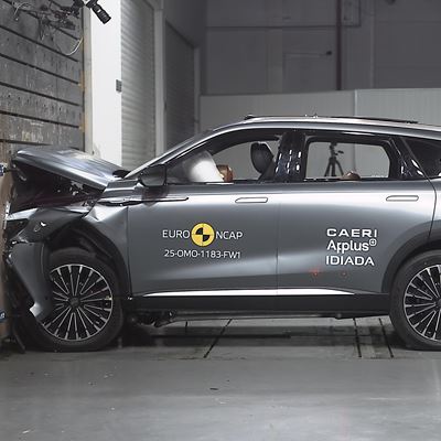 OMODA 9 Full Width Rigid Barrier test 2025