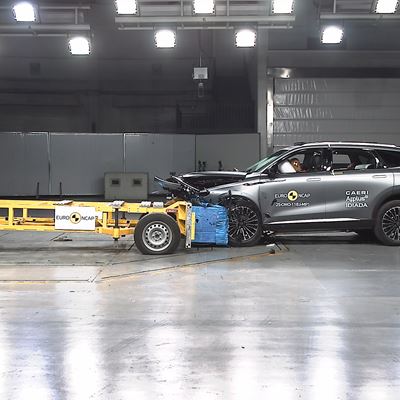 OMODA 9 Mobile Progressive Deformable Barrier test 2025