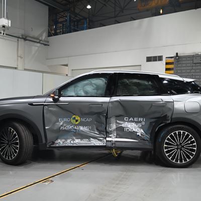 OMODA 9 Side Mobile Barrier test 2025 after crash