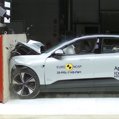 Polestar 4 Full Width Rigid Barrier test 2025