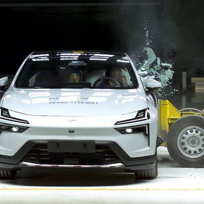 Polestar 4 Side Mobile Barrier test 2025