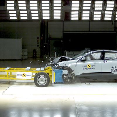 Polestar 4 Mobile Progressive Deformable Barrier test 2025