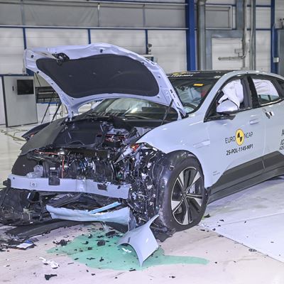 Polestar 4 Mobile Progressive Deformable Barrier test 2025 after crash